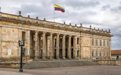 La polémica por el decreto de vivienda turística llega al Congreso: Mauricio Toro habla de un «regalazo» del RNT para los grandes hoteles